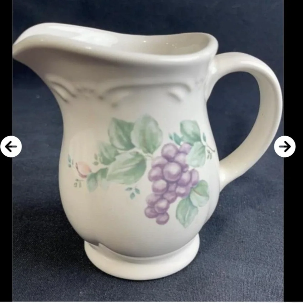 Pfaltzgraff Grapevine Pattern Stoneware Creamer Pitcher 4.5‎ Inch Farmhouse